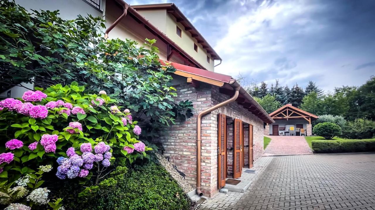 Ozkut Apartmanhaz Olmod Dış mekan fotoğraf